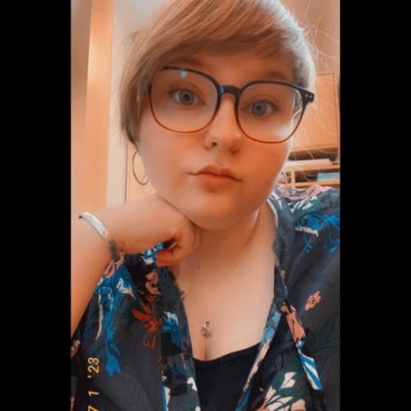 Meet your Posher, Aleecia - Picture 1 of 1